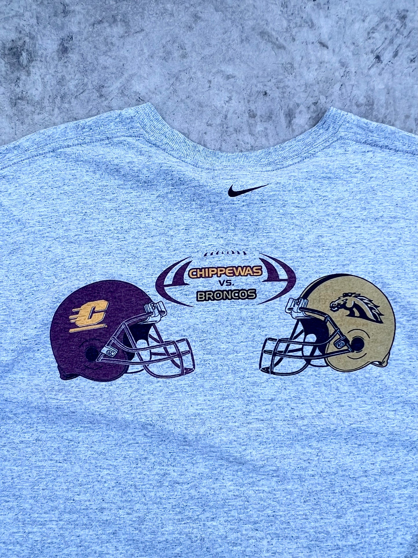 Vintage Nike Game day chippewas v Broncos Tee (M)