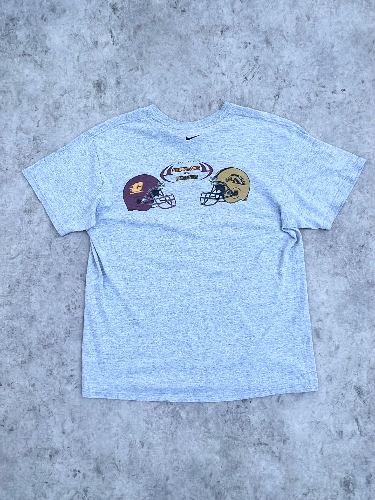 Vintage Nike Game day chippewas v Broncos Tee (M)