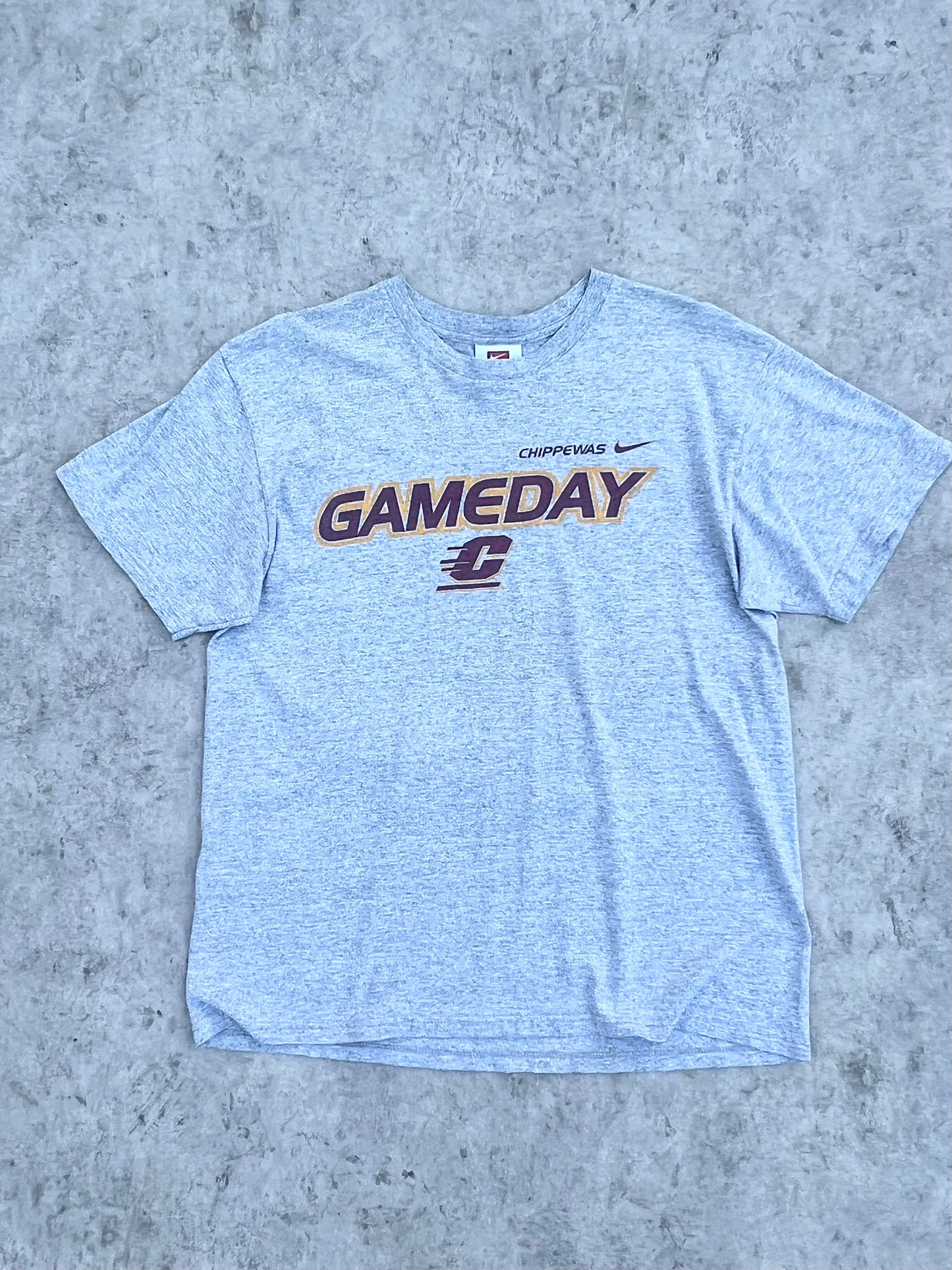 Vintage Nike Game day chippewas v Broncos Tee (M)